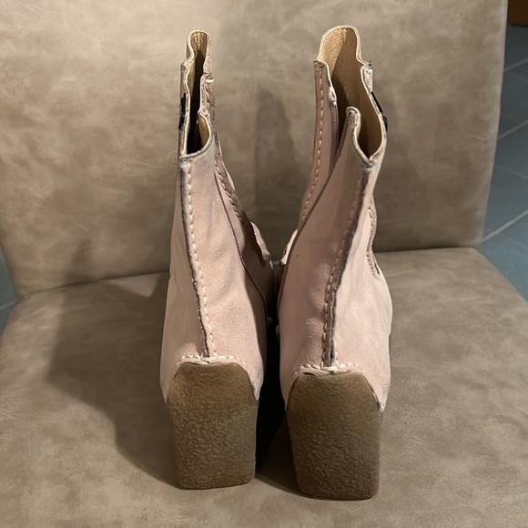 Women’s size 9 suede booties - Picture 4 of 10